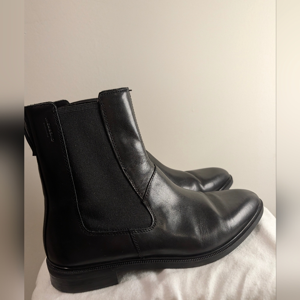Vagabond Women's Black Leather Chelsea Ankle Boots